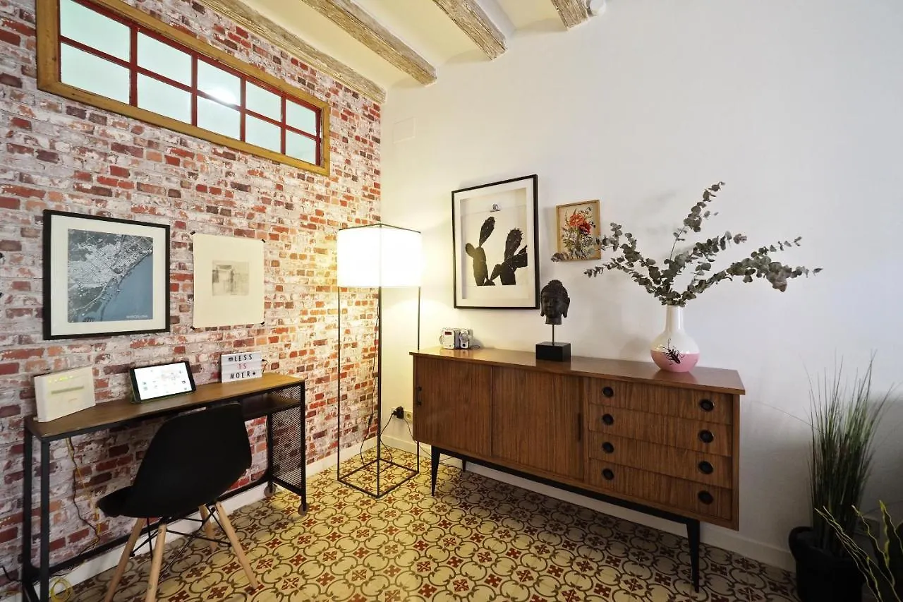 Almodovar Apartment Барселона